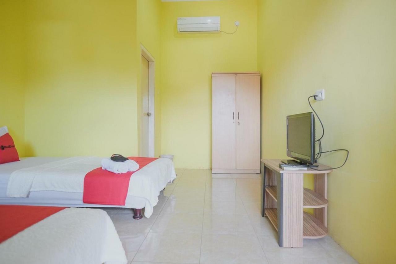 RedDoorz Syariah near Kantor Walikota Jambi Bagian luar foto