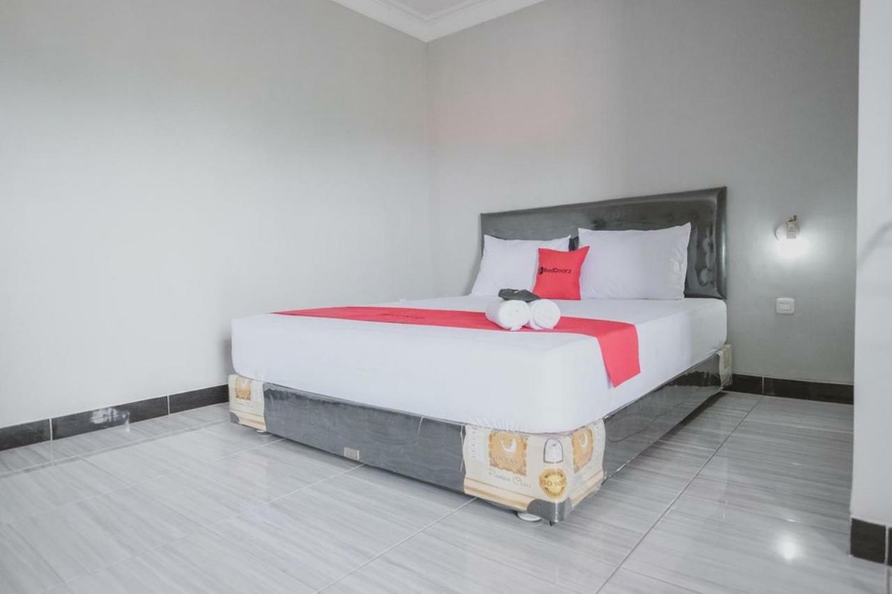 RedDoorz Syariah near Kantor Walikota Jambi Bagian luar foto