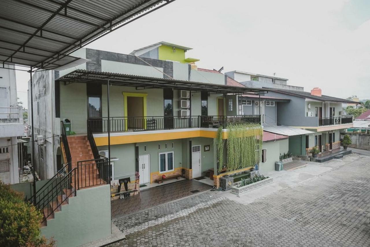 RedDoorz Syariah near Kantor Walikota Jambi Bagian luar foto